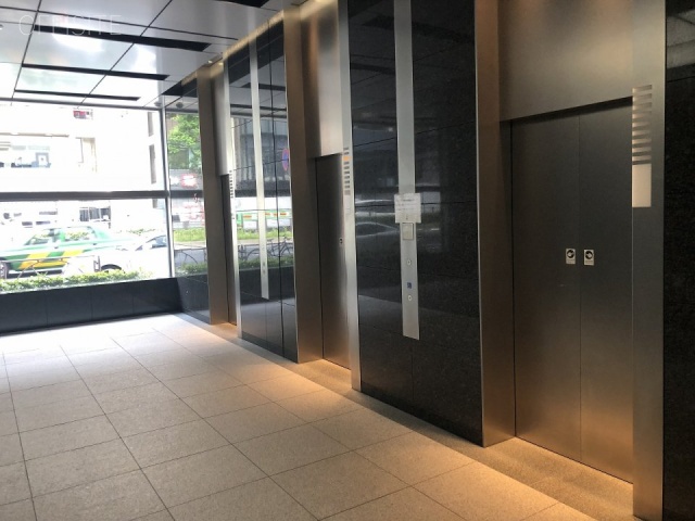 麹町フロントビル エントランス