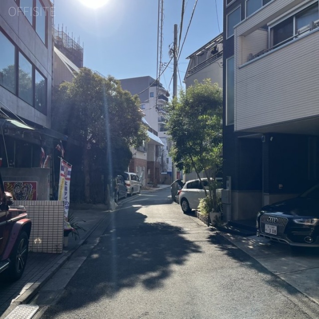 南青山森下ビル 前面道路