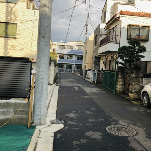 駒沢DSビル ビル前面道路