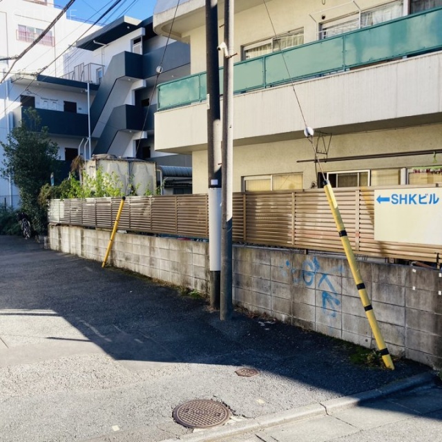 SHKビル ビル前面道路