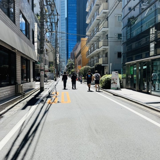 新宿シティ源共同ビル 前面道路