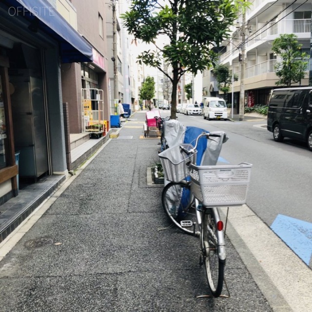 新橋SSビル 前面歩道