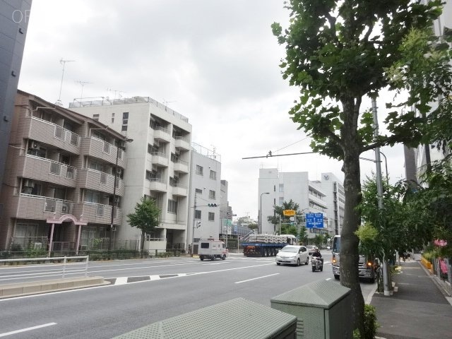 MALIビル ビル前面道路