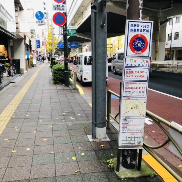 上馬マンション ビル前面道路