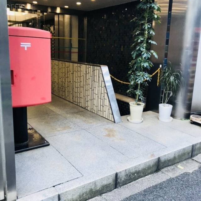 弁護士ビル エントランス