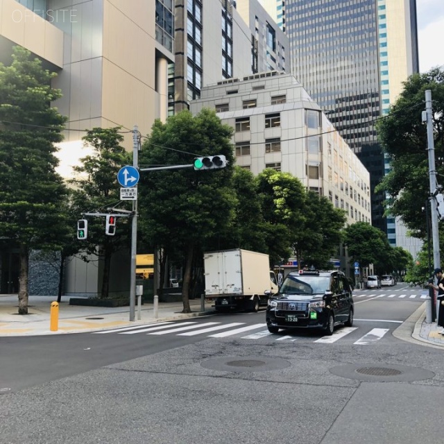 YUKEN新橋ビル ビル前面道路
