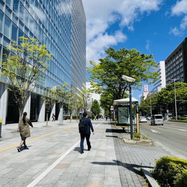 JRE東二番丁スクエア 前面歩道