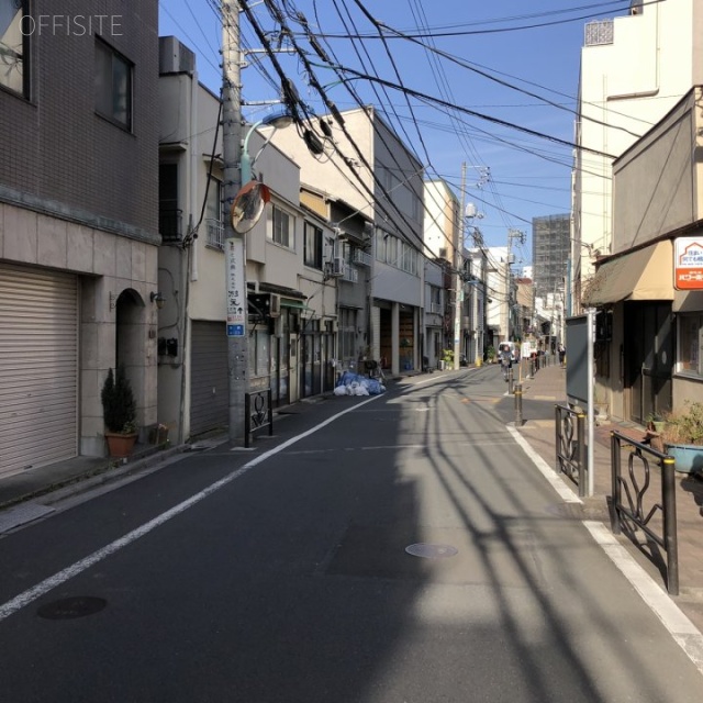 メゾン芙蓉菊坂(フヨウキクサカ) ビル前面道路