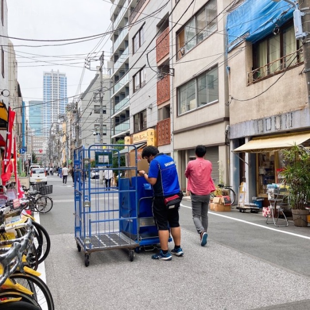 KEN BUILDING 前面道路