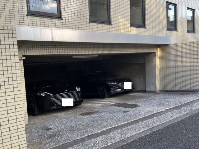 プレシャスビル 駐車場
