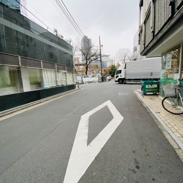 ロフティ原宿 ビル前面道路