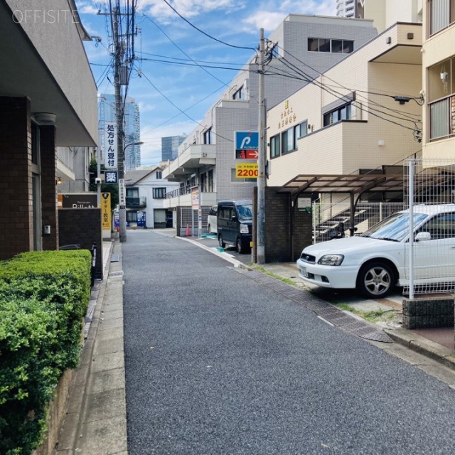 横田ビル ビル前面道路