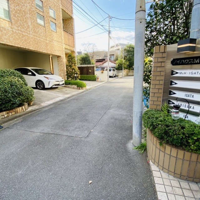 ノイハウスMY ビル前面道路
