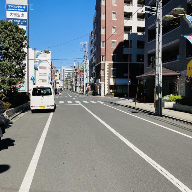 大樹生命三鷹ビル ビル前面道路