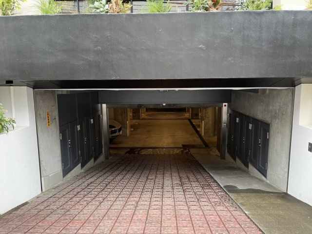 WISE512 駐車場