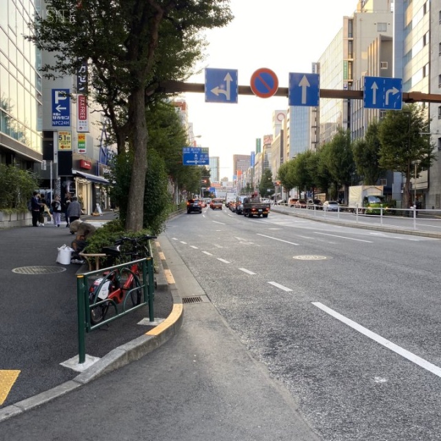 新宿北斗ビル ビル前面道路