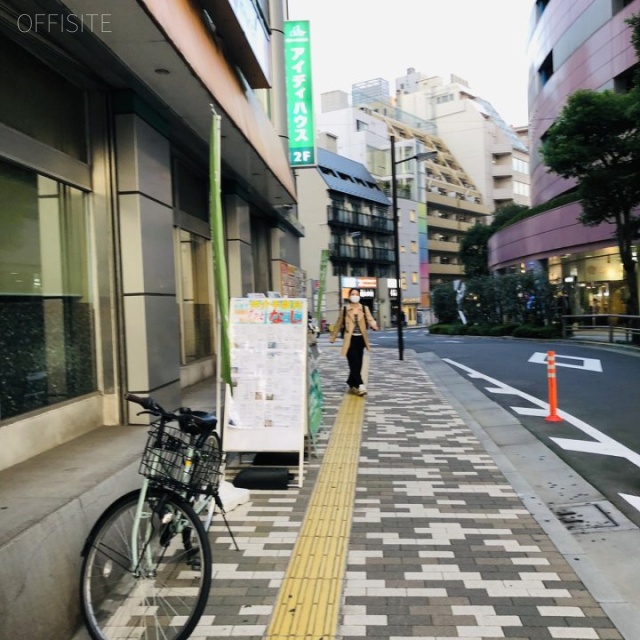 高山ビル ビル前面道路