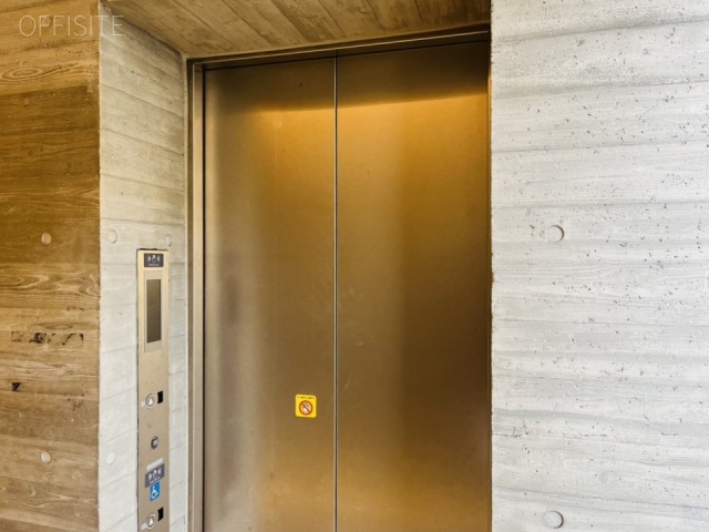 ESCALIER神楽坂 エントランス