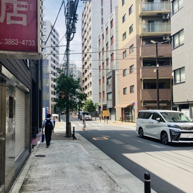 岩本町手塚ビル ビル前面道路