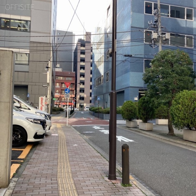 ベルメゾン芝 3階【302】 10.20坪　ビル前面道路