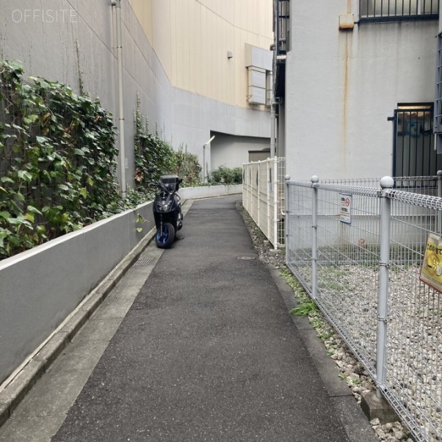 南青山第2シティビル 背面道路