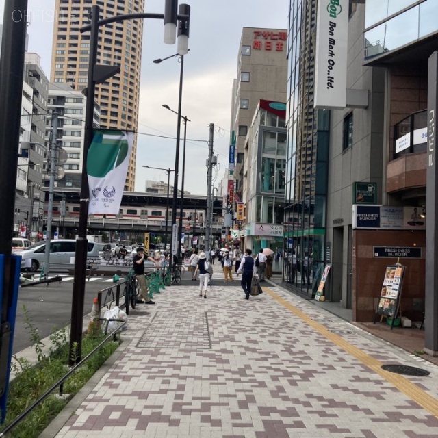 羊屋ビル ビル前面道路