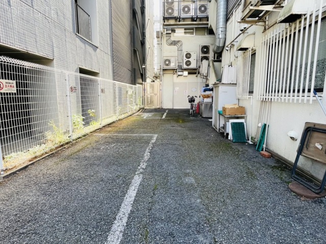 文芸社新宿御苑ビル 駐車場