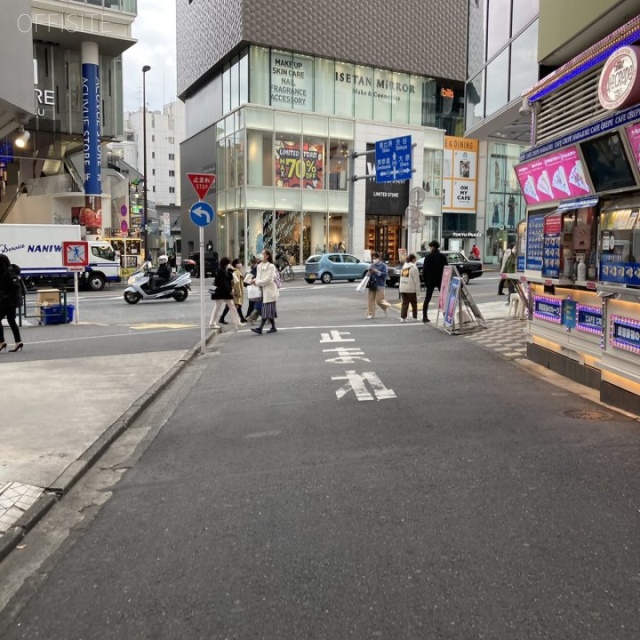 原宿パトリアビル ビル前面道路