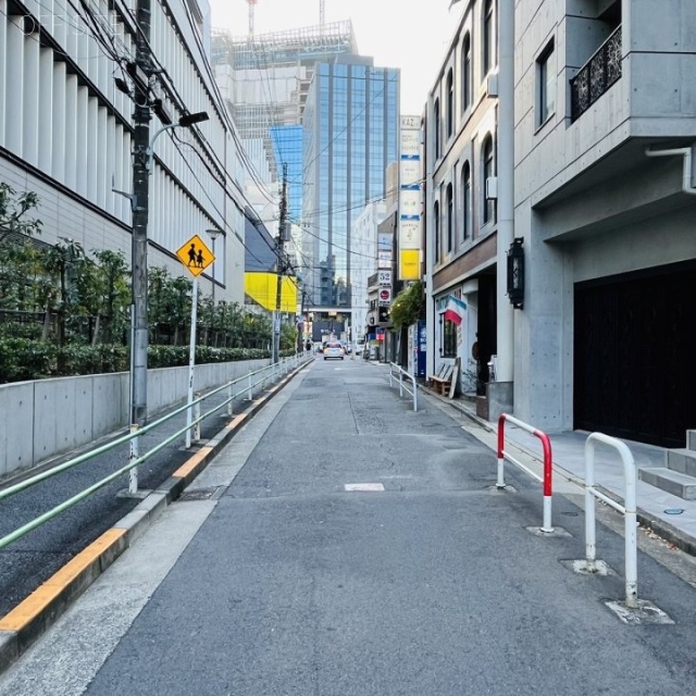 プランドールビル 前面道路