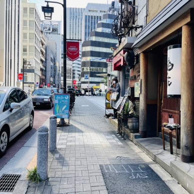 松屋ビル 前面歩道