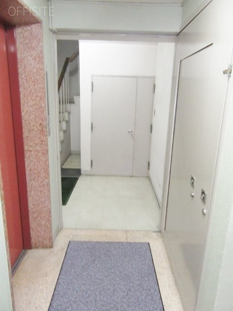 鈴友ビル エントランス