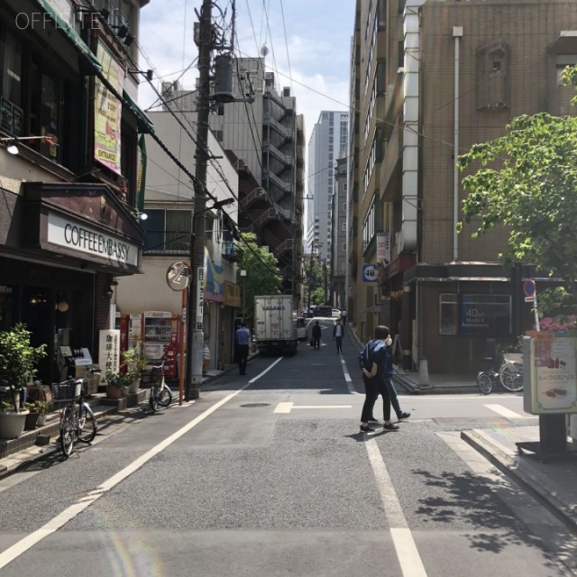 虎ノ門平井ビル ビル前面道路