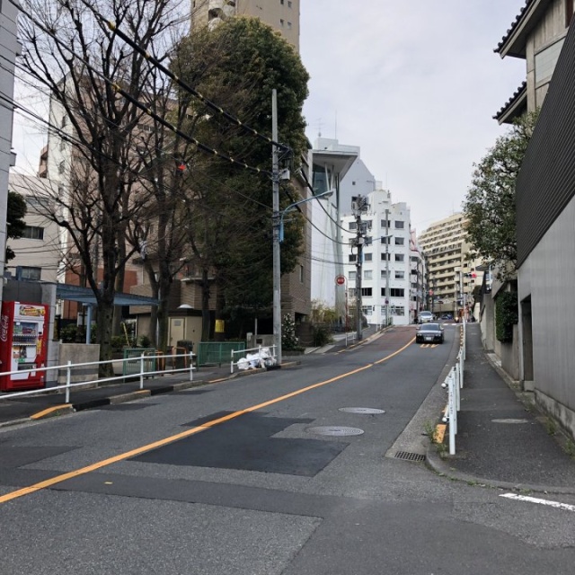レジデンス光和108 ビル前面道路