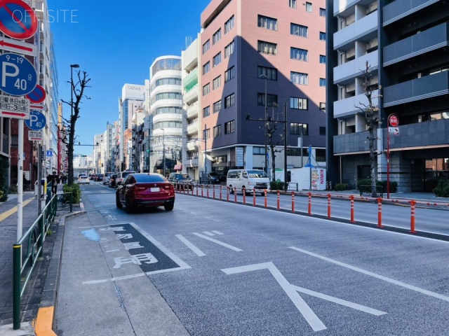 タスク新御徒町ビル　前面に春日通り