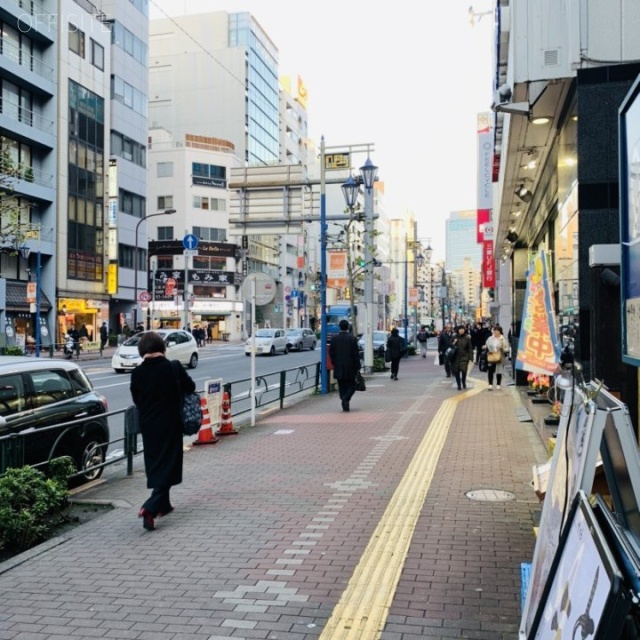 松楽ビル ビル前面道路