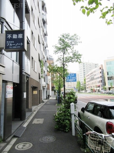 鈴掛ビル ビル前面道路