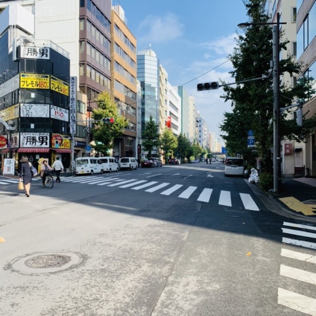 東園ビル ビル前面道路