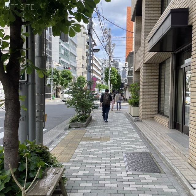 横山ビル 前面歩道