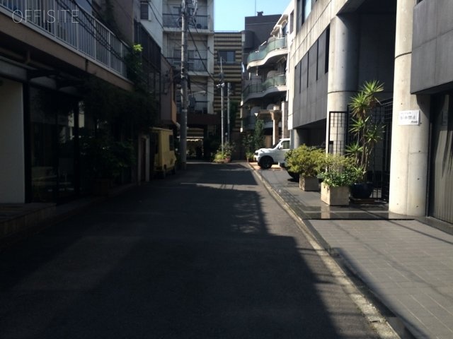 IBビル ビル前面道路
