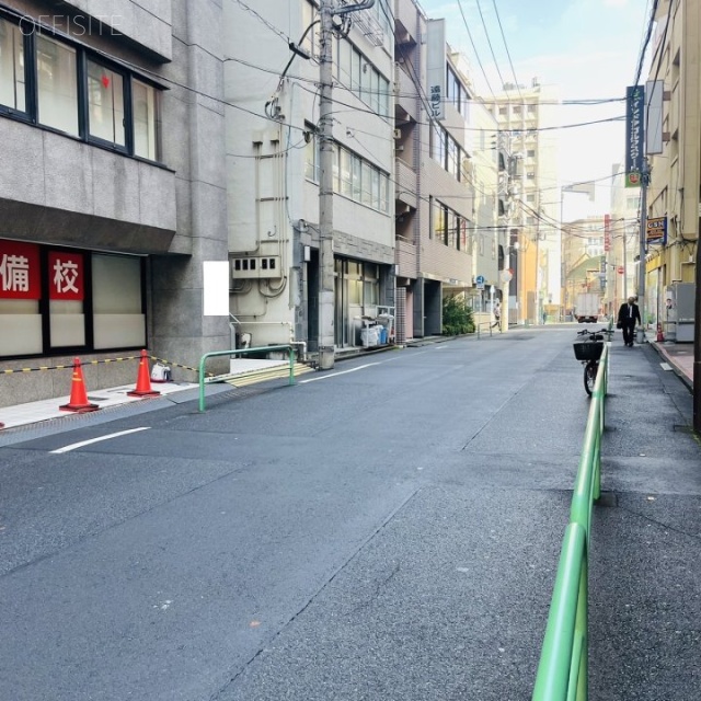 里村ビル 前面道路