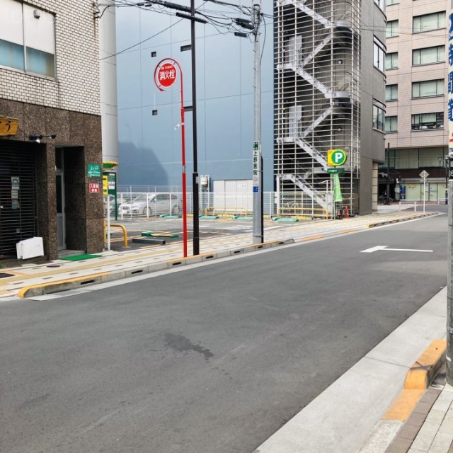 中村ビル ビル前面道路