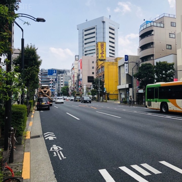 グランシャリオ王子 ビル前面道路