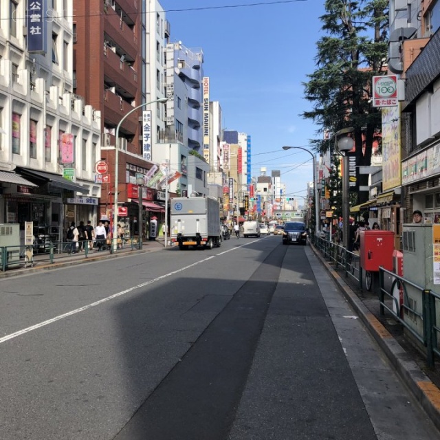 林ビル ビル前面道路