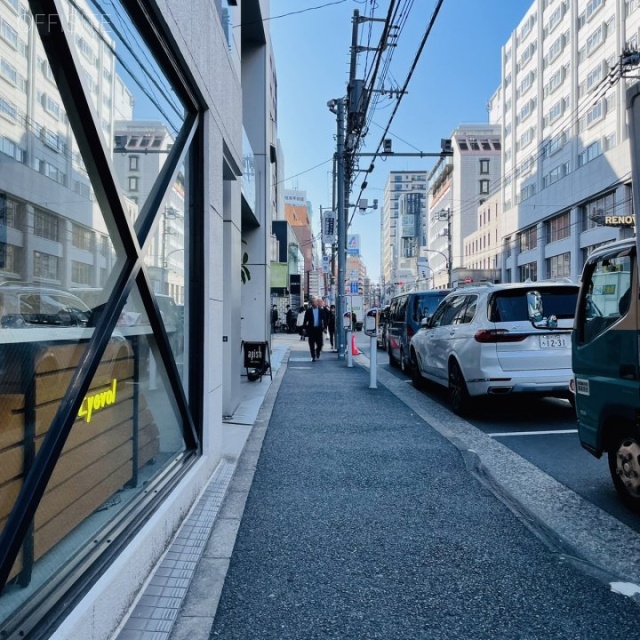 英ビル 前面歩道