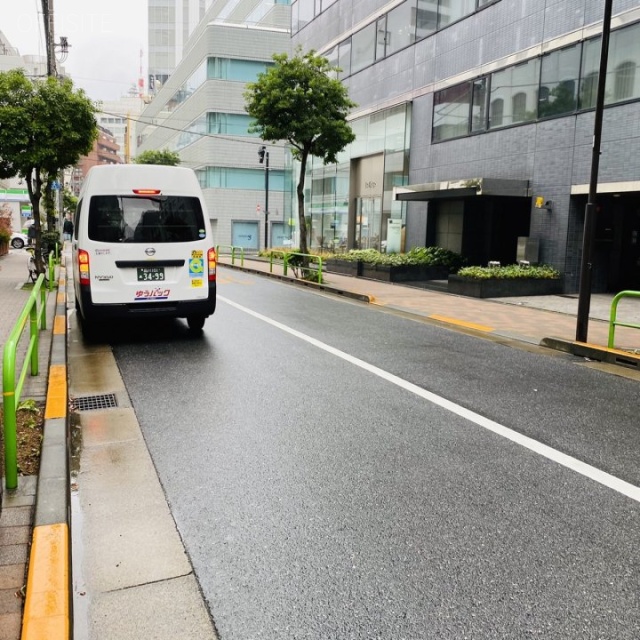 平河町フロントビル ビル前面道路 東京FM通り