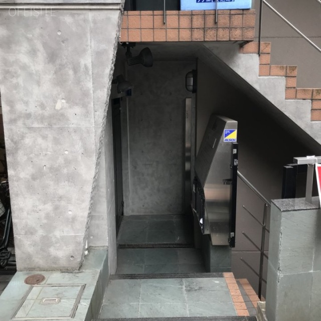 ノーサレンダービル エントランス