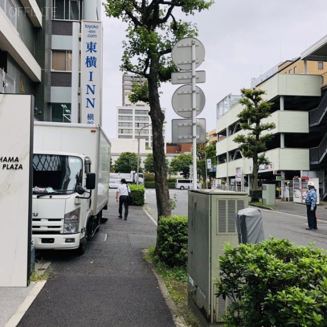 横浜日光ビル ビル前面道路