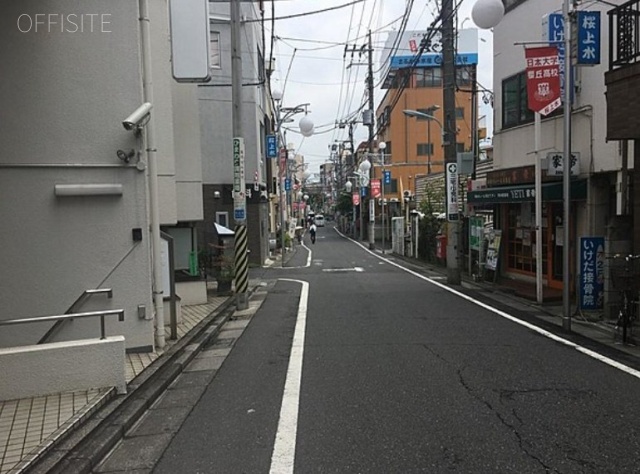 コート桜上水 ビル前面道路