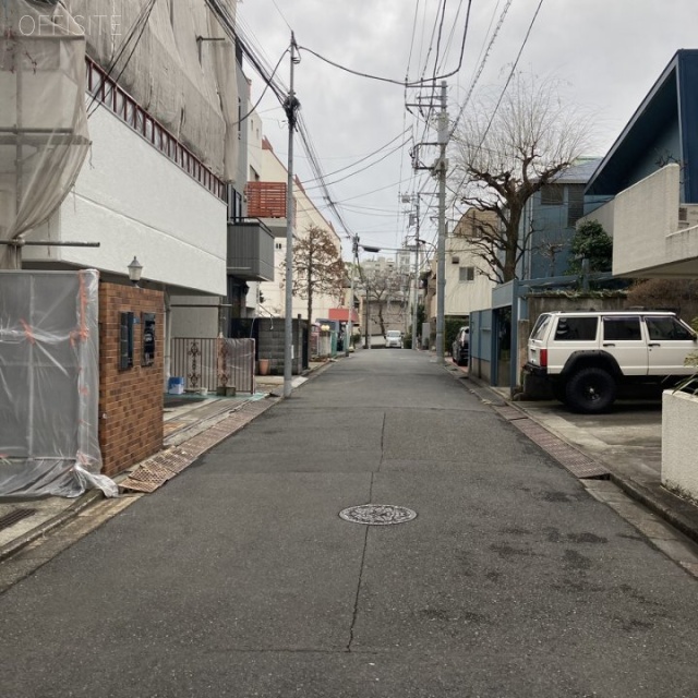 Rビル ビル前面道路