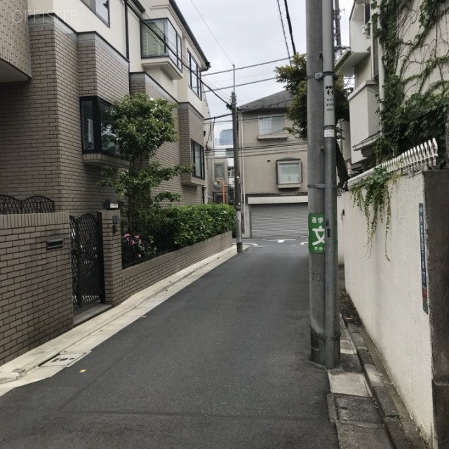 アークアトリウム ビル前面道路